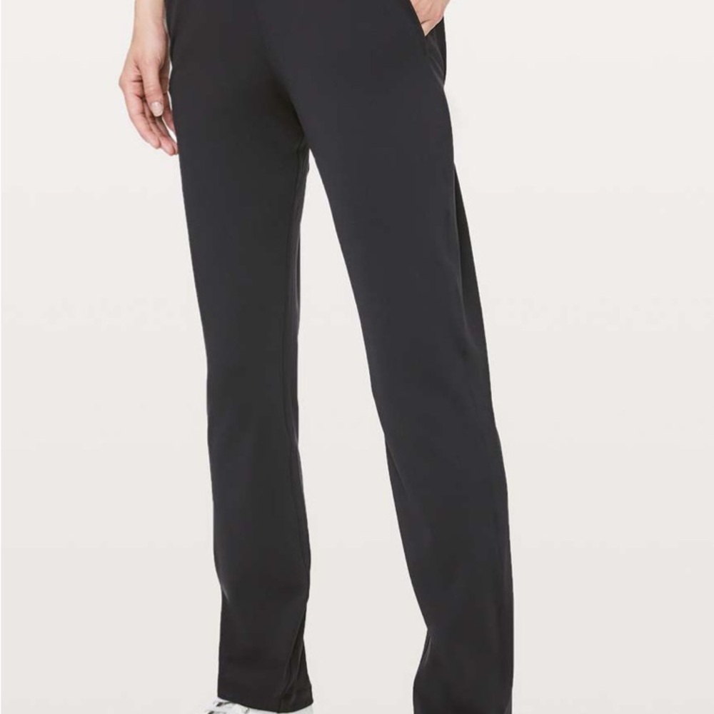 Lululemon On The Fly Black drawstring waist size 2 pockets pants